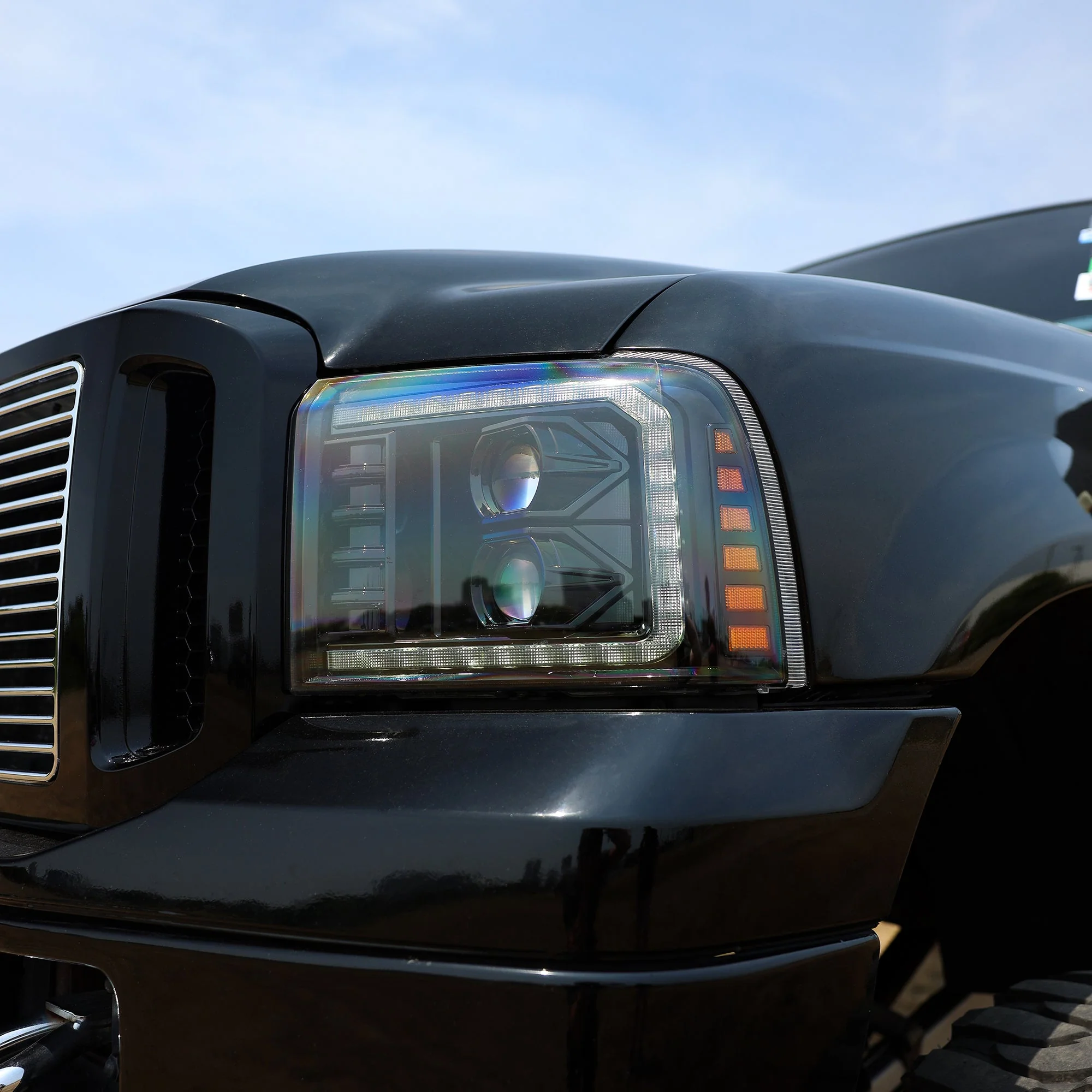 05-07 Ford Super Duty/Excursion PRO-Series Halogen Projector Headlights Alpha-Black - Image 3