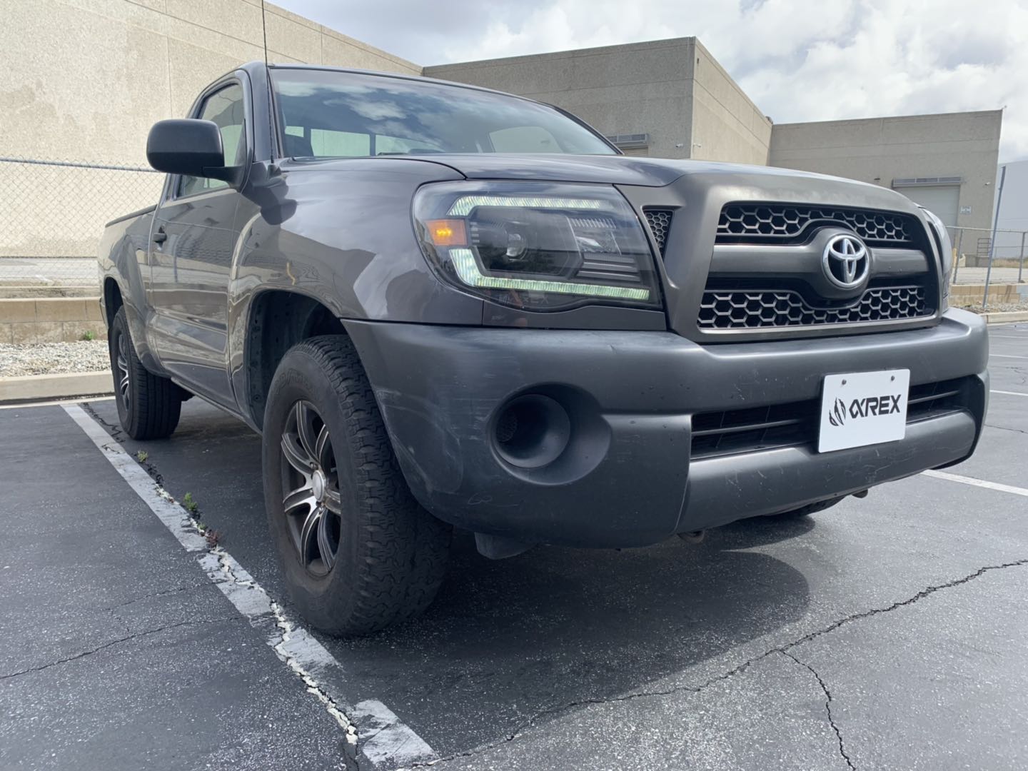 05-11 Toyota Tacoma LUXX-Series LED Projector Headlights Alpha-Black - Image 10