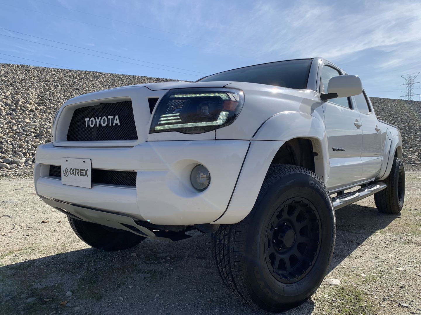 05-11 Toyota Tacoma LUXX-Series LED Projector Headlights Alpha-Black - Image 7