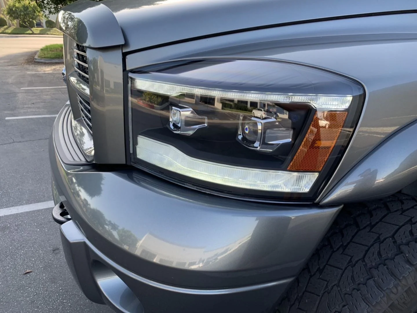 06-08 Dodge Ram LUXX-Series LED Projector Headlights Black - Image 3