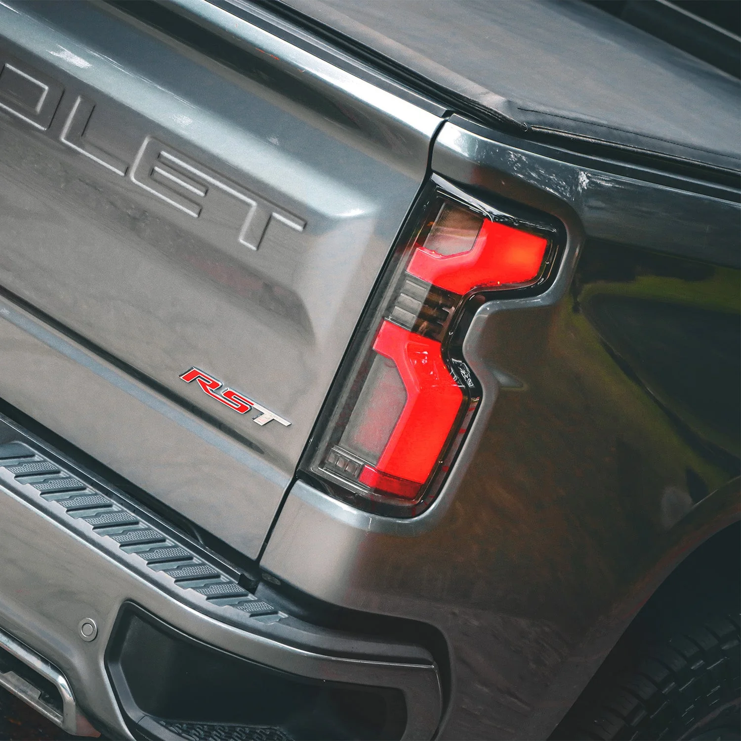 19-26 Chevrolet Silverado 1500 / 20-26 Silverado 2500HD/3500HD LUXX-Series LED Tail Lights Alpha-Black - Image 23