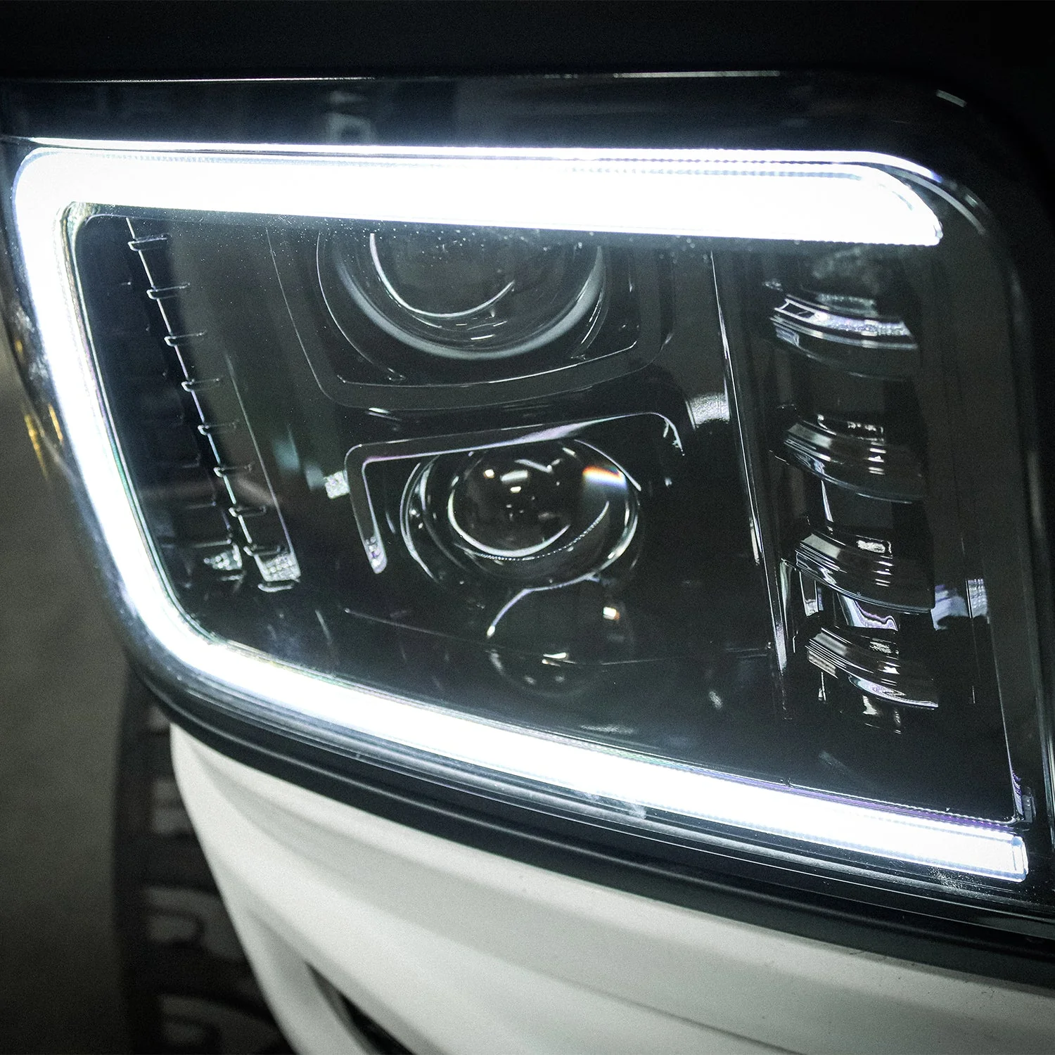 92-96 Ford F-Series/Bronco LUXX-Series LED Projector Headlights Black - Image 9