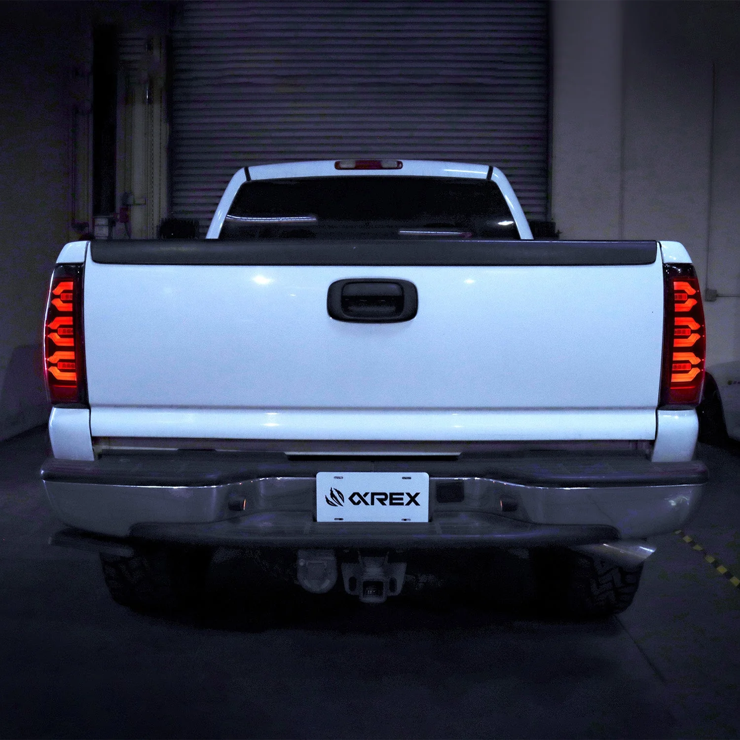 99-06 Chevrolet Silverado/99-06 GMC Sierra LUXX-Series LED Tail Lights Black - Image 3